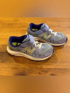 New Balance 690 Kids Running Shoes Size 2 Purple Gray Sneakers